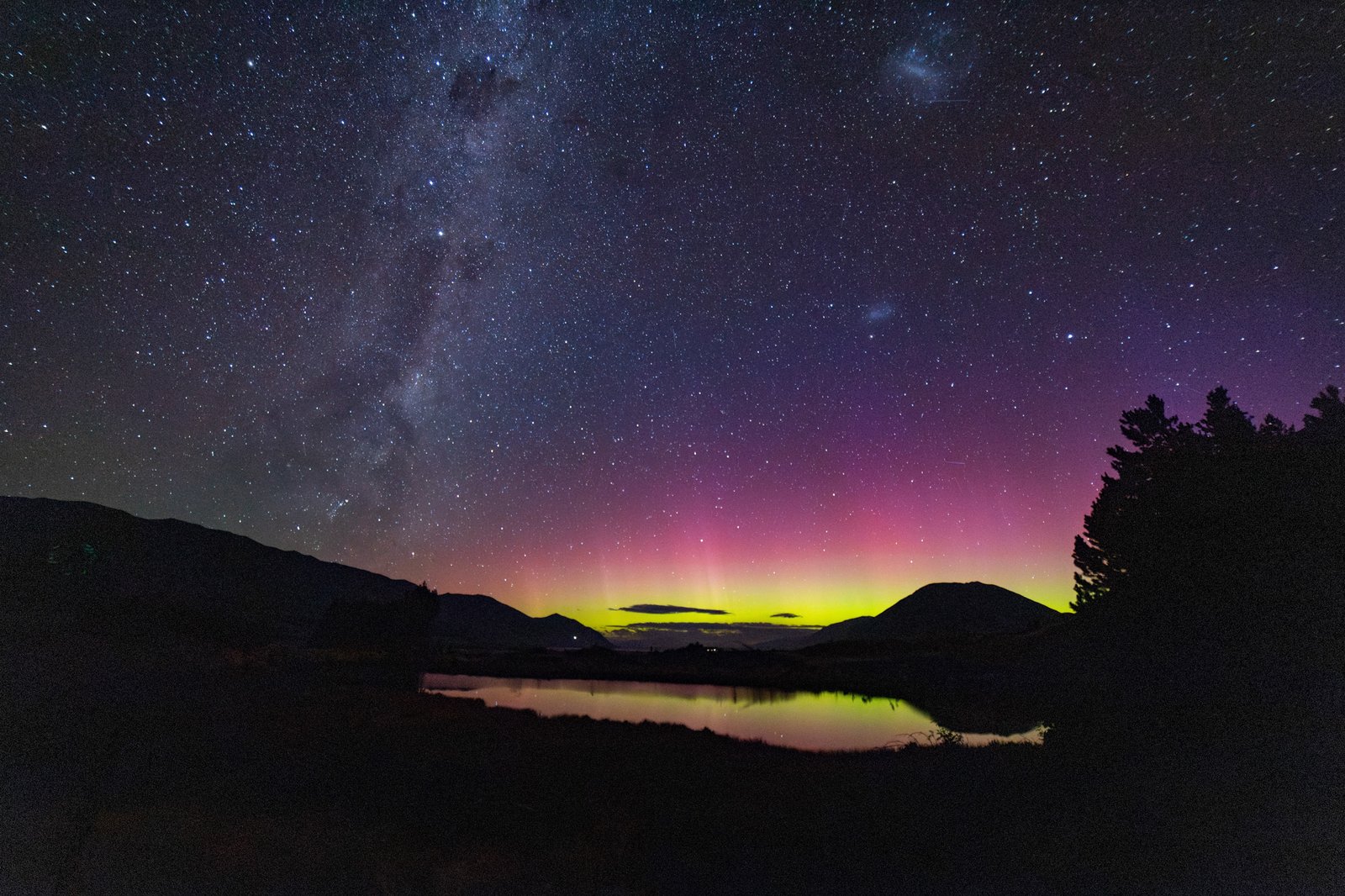 Aurora over Lake Ōhau with the Milky Way and Southern Cross in the night sky